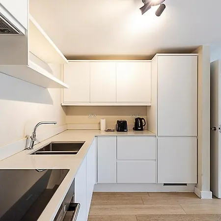 City Relay Sleek Apartment In Belgravia London Exterior photo