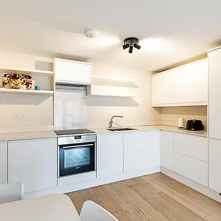 City Relay Sleek Apartment In Belgravia London Exterior photo